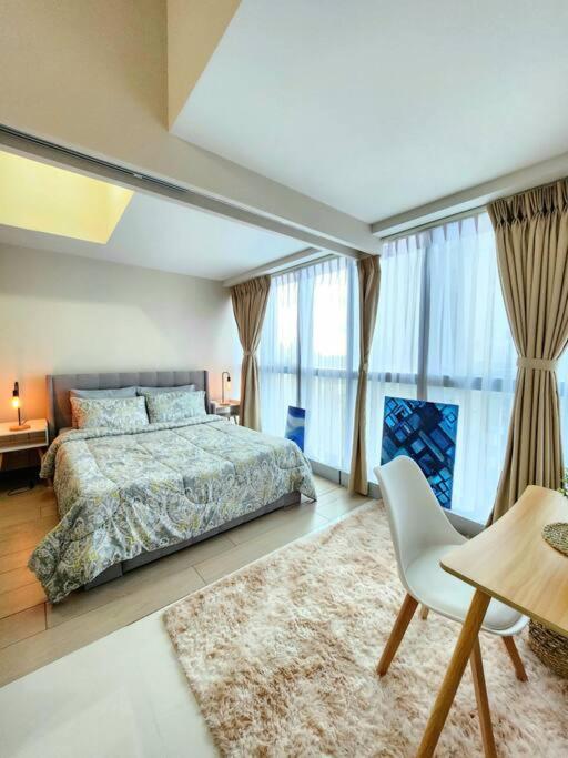 Cosy Executive 1 Bedroom Uptown Parksuites Ultra Fast Internet 马尼拉 外观 照片