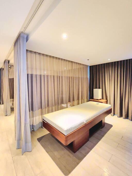 Cosy Executive 1 Bedroom Uptown Parksuites Ultra Fast Internet 马尼拉 外观 照片