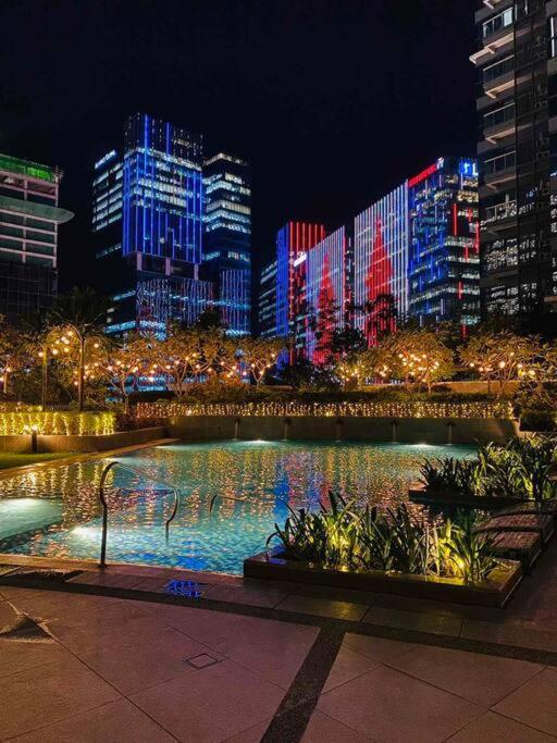 Cosy Executive 1 Bedroom Uptown Parksuites Ultra Fast Internet 马尼拉 外观 照片