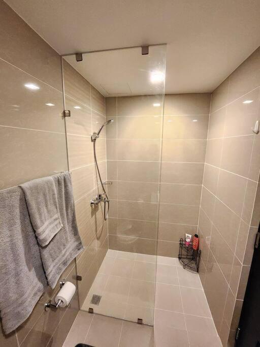 Cosy Executive 1 Bedroom Uptown Parksuites Ultra Fast Internet 马尼拉 外观 照片