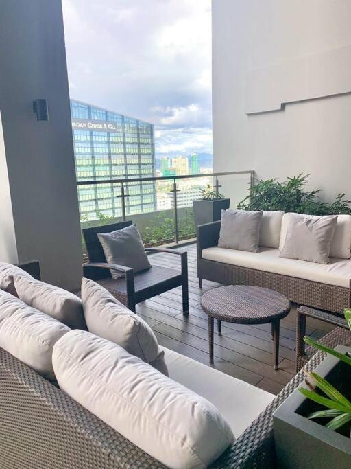 Cosy Executive 1 Bedroom Uptown Parksuites Ultra Fast Internet 马尼拉 外观 照片