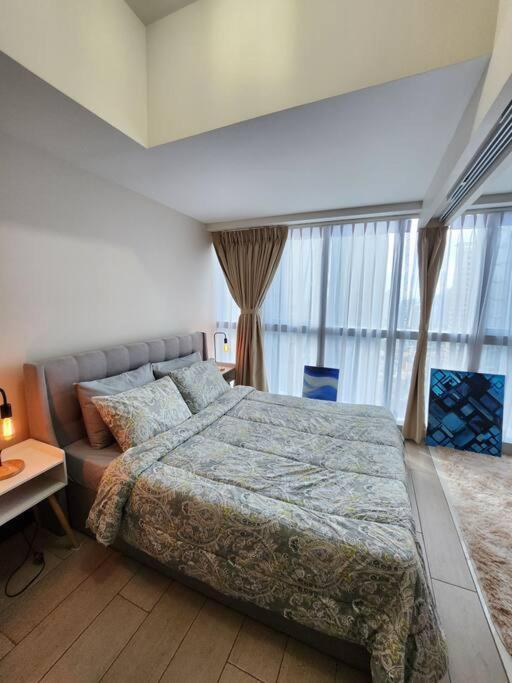 Cosy Executive 1 Bedroom Uptown Parksuites Ultra Fast Internet 马尼拉 外观 照片