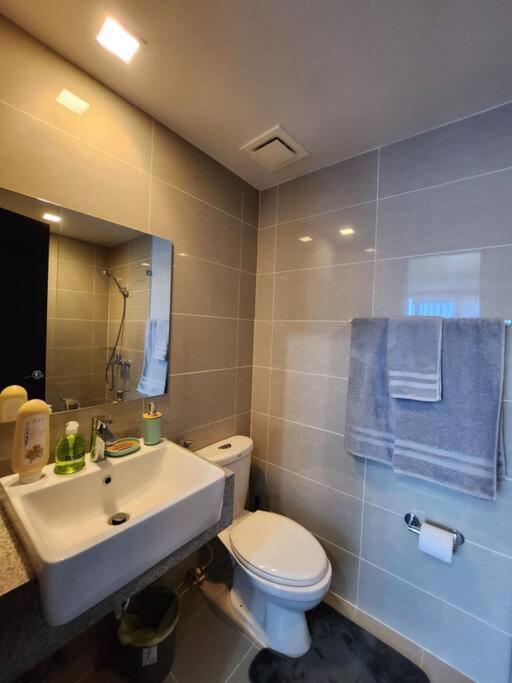 Cosy Executive 1 Bedroom Uptown Parksuites Ultra Fast Internet 马尼拉 外观 照片