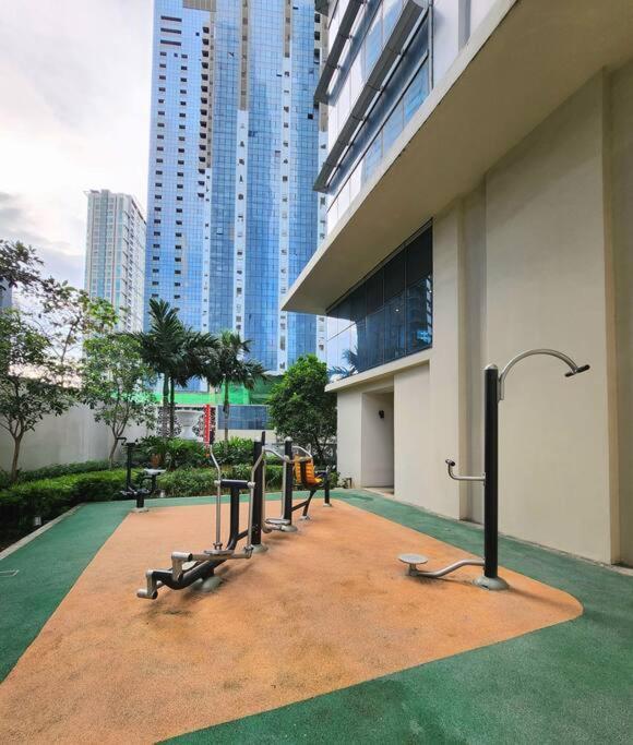 Cosy Executive 1 Bedroom Uptown Parksuites Ultra Fast Internet 马尼拉 外观 照片