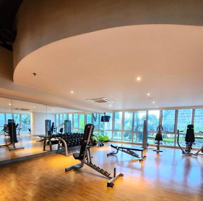 Cosy Executive 1 Bedroom Uptown Parksuites Ultra Fast Internet 马尼拉 外观 照片