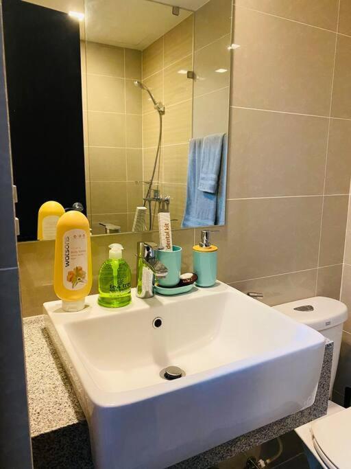 Cosy Executive 1 Bedroom Uptown Parksuites Ultra Fast Internet 马尼拉 外观 照片