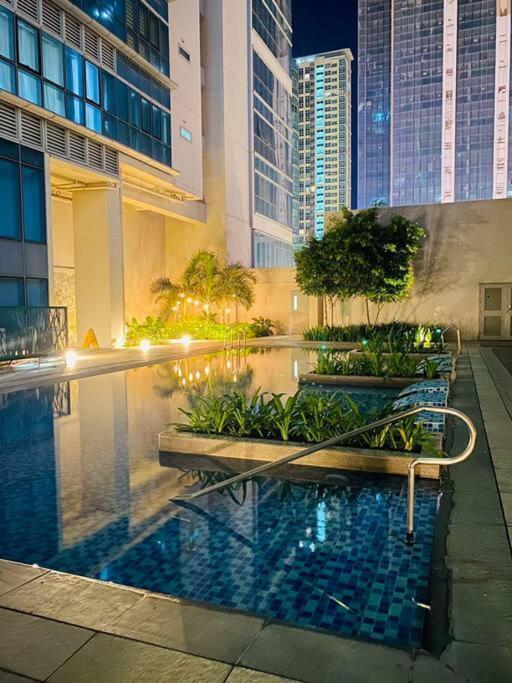 Cosy Executive 1 Bedroom Uptown Parksuites Ultra Fast Internet 马尼拉 外观 照片