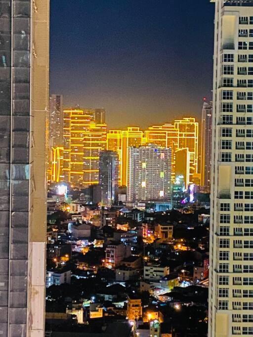 Cosy Executive 1 Bedroom Uptown Parksuites Ultra Fast Internet 马尼拉 外观 照片